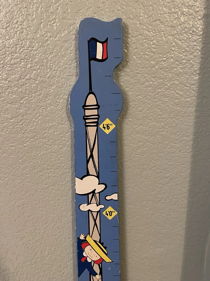 Tabla de altura infantil Madeline en la Torre Eiffel RARA Foto 3 de 4