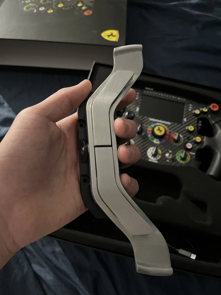 Rueda Thrustmaster Ferrari Edición SF1000 - Negra (4060172) Foto 3 de 4