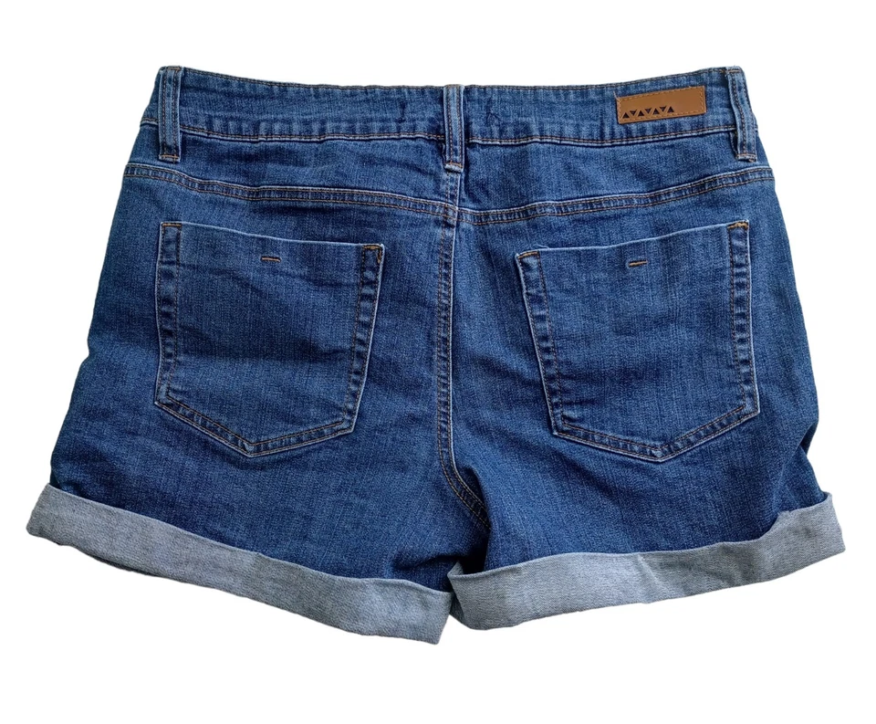 Pantalones cortos de mezclilla azul mediano con puños para casa de muñecas talla 11 tiro alto 4" entrepierna 30X4" Foto 2 de 4