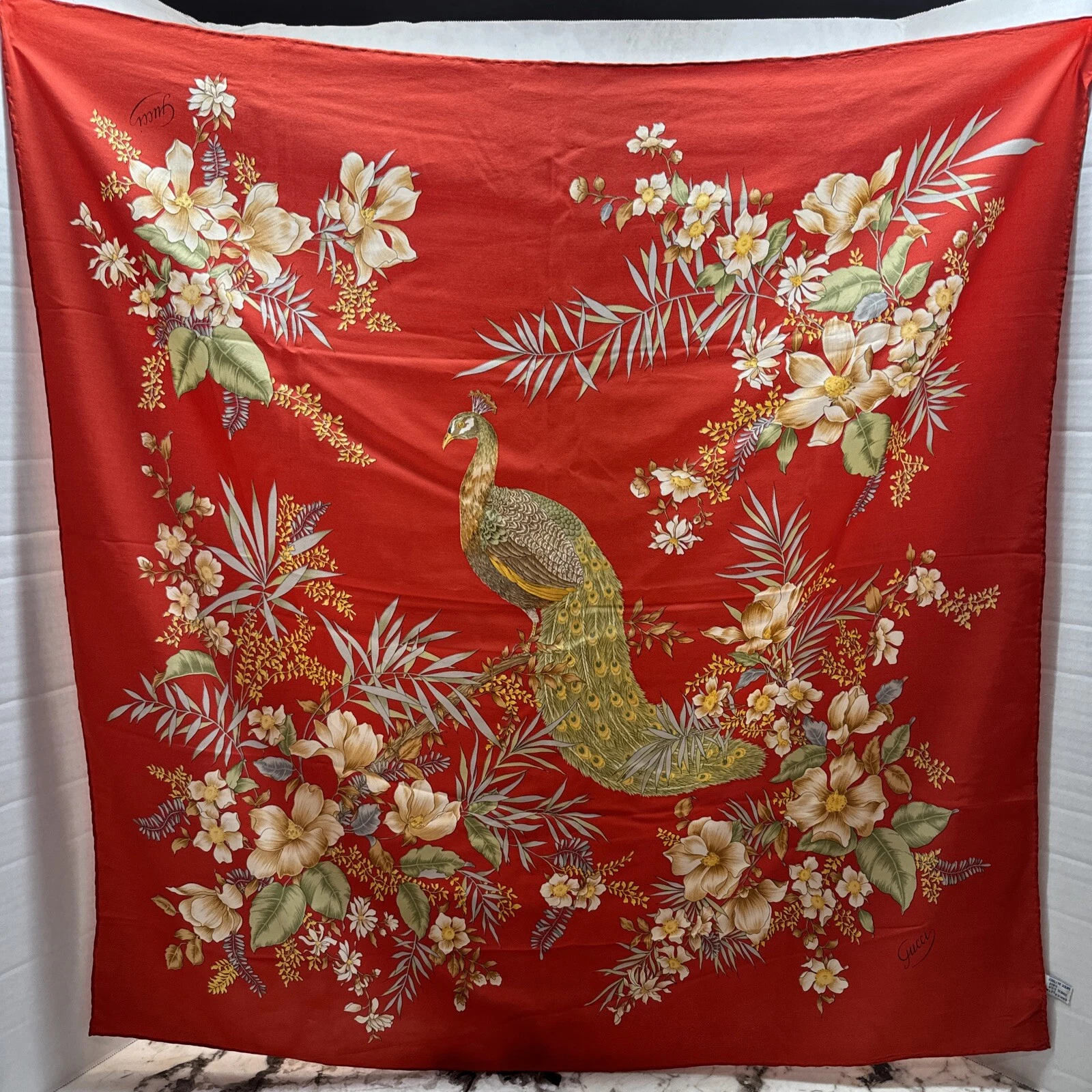 Foulard/châle carré vintage GUCCI rouge motif paon floral Italie 100% soie 32x32