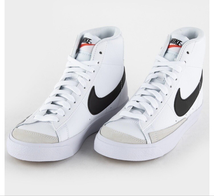 Size 5 - Nike Blazer Mid 77 Vintage White - CZ1055-100 Size 5 - Nike Blazer Mid 77 Vintage White - CZ1055-100