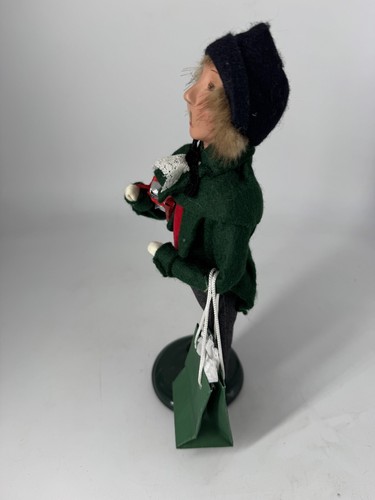 Byers' Choice Carolers Victorian Family E Boy Green Coat Holding Gifts Presents - Picture 5 of 8