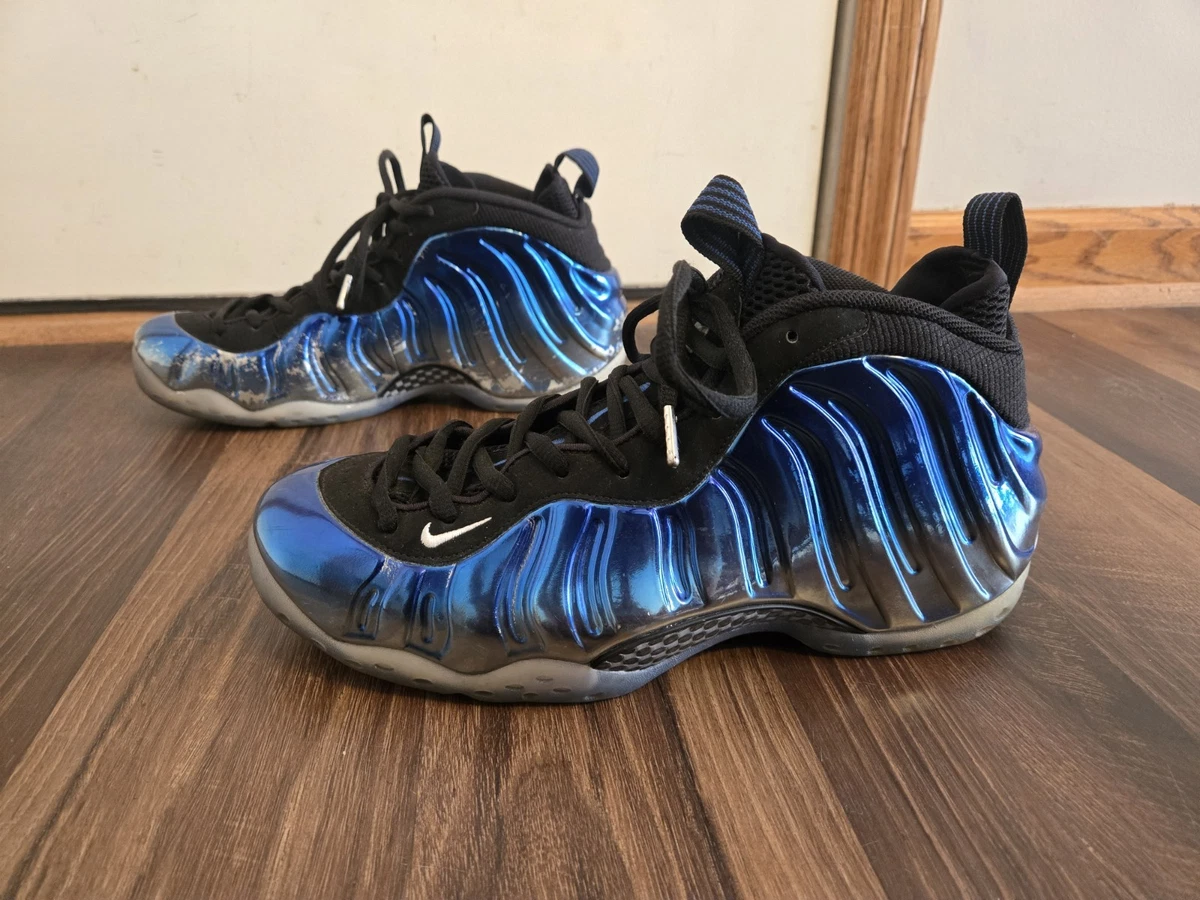 Nike Air Blue mirror Foamposite One PRM in Metallic Silver and Black The Nike Air Foamposite One  main image 4