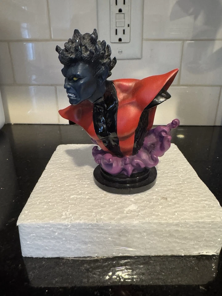Marvel Nightcrawler 5 1/2” mini busto 1386/5000 totalmente pintado Foto 2 de 4