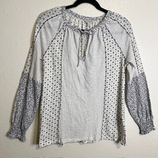 Top Campesino Pequeño Marca Lucky Boho Puños Calados Cuello Atado Estampado Floral Casa de Campo