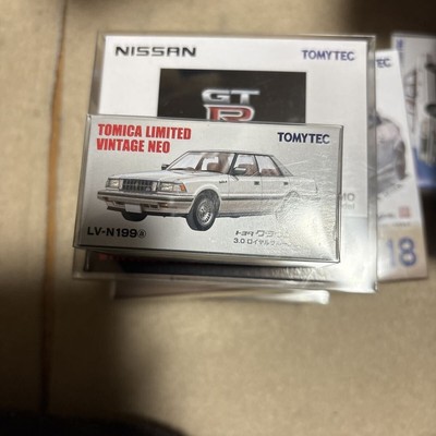 Tomytec Tomica Limited Vintage NEO LV-N199a Toyota Crown 3.0 Royal Saloon G 1/64