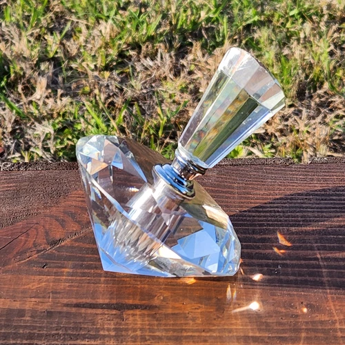 Diamond Shaped Cut Clear Crystal Leaning Perfume Bottle