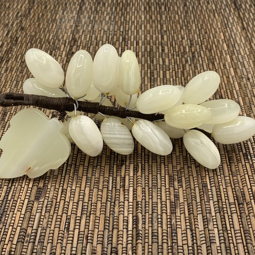 VTG MCM Creamy White Banded Onyx Stone Grape Cluster w/Carved Onyx Leaf 7”L - Picture 8 of 12