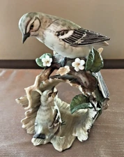 VTG Homeco Masterpiece Porcelain Mother Bird & Baby Bird on Hollow Log Figurine