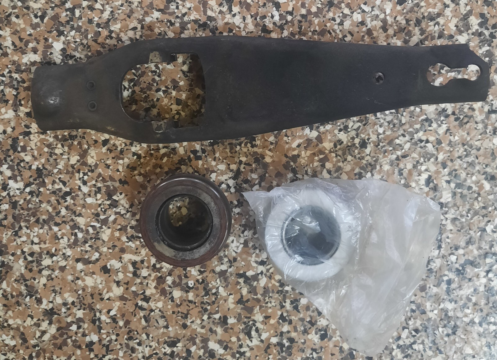 1995 Clutch Release Fork And Old And New Throwout Bearing T5 eBay