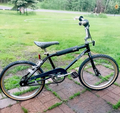 Vintage Bicycles - Bike Black - Nelo's 