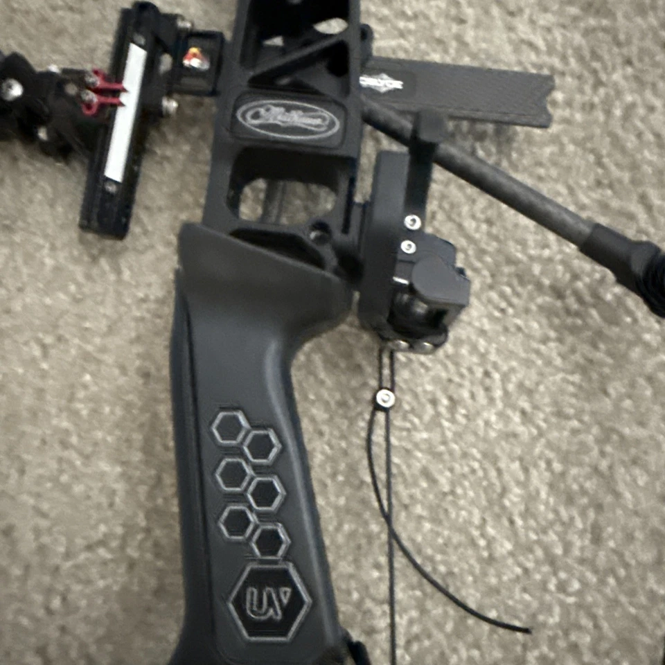 Mathews Atlas Compound Bow Right-Handed - Image 4 of 4