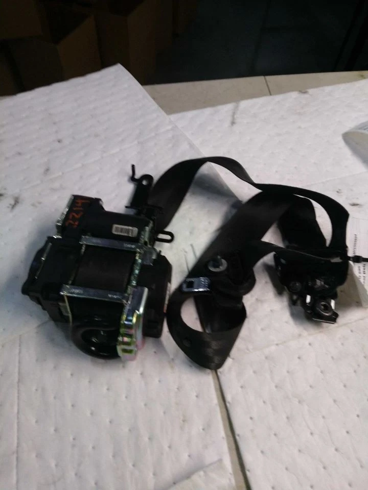 Seat Belt Front Driver Retractor Fits 17-23 VOLVO S90 572156 - Изображение 2 из 4