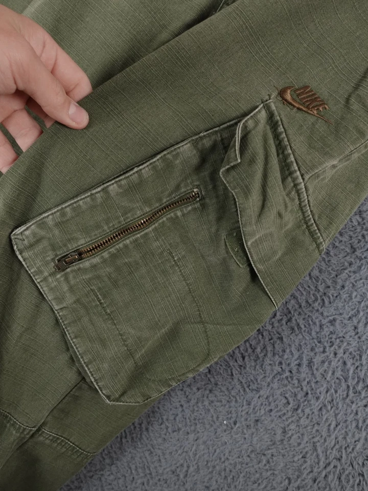 Pantalones cargo vintage Nike para hombre pequeños verdes caqui combate militares retro Y2K Foto 2 de 4