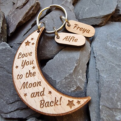 PERSONALISIERTE GESCHENKE LIEBE DICH BIS ZUM MOND UND ZURÜCK SCHLÜSSELANHÄNGER MUTTERTAG NAN PAPA