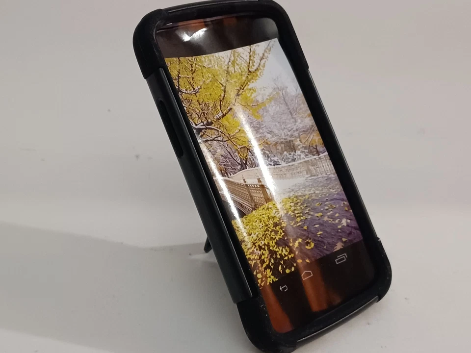 Reiko SLCPC12-LGE960BK Premium Heavy Duty Hybrid Case for LG Nexus 4, 1-Pack, Re - Image 4 of 4