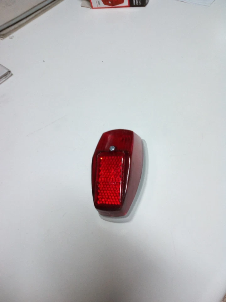 BOS FANALINO POSTERIORE AGRATI-GARELLI KATIA 50 - COMPLETO DI LAMPADINA