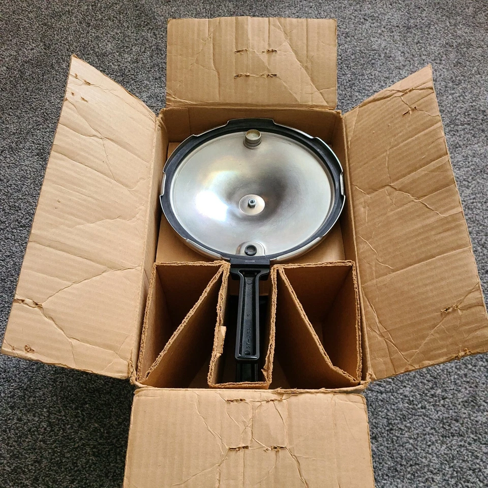 Panela de pressão vintage Presto aço inoxidável Mod 01/PS4 4 QT caixa original - Imagem 4 de 4