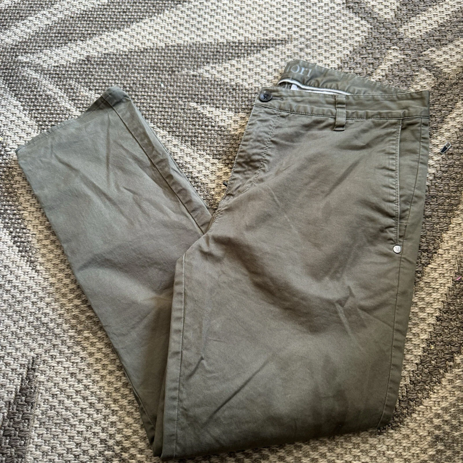 Vuori Men’s Olive Green Flat Front Chino Pants Size 32x27 $120