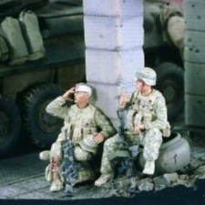 1/35 US Army Soldiers Resting Resin Model Kit – Injured & Sitting Figures (2pcs)
