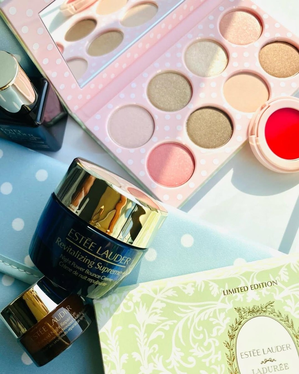新品未開封ESTEE LAUDER LADUREEメークアップ セットコフレ メークアップ コフレ 2025 ｜ESTEE LAUDER他、1商品を使った