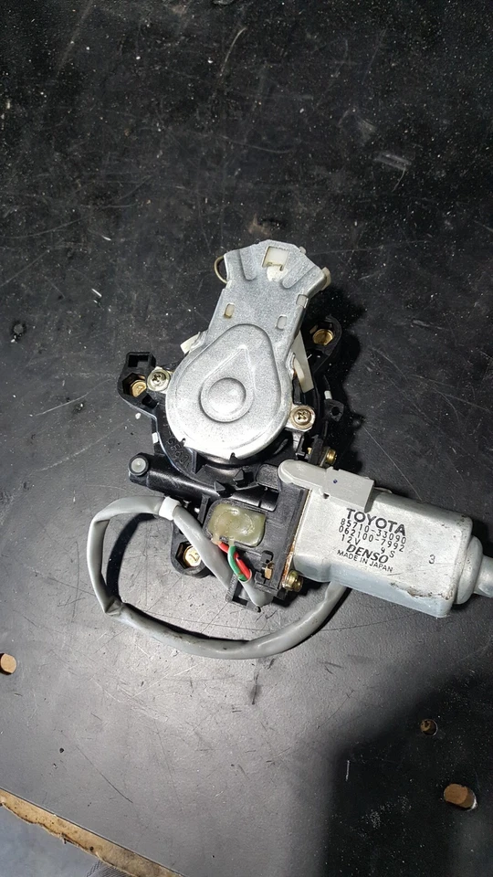 97 98 99 00 01 LEXUS ES300 DRIVER REGULADOR TRASERO IZQUIERDO MOTOR (85710-33090) OEM Foto 2 de 3
