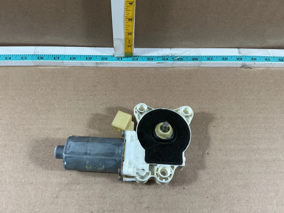 Двигатель переднего правого окна 2003-2009 Mercedes-Benz E500 A2118203042 от оригинального производителя - Изображение 2 из 4