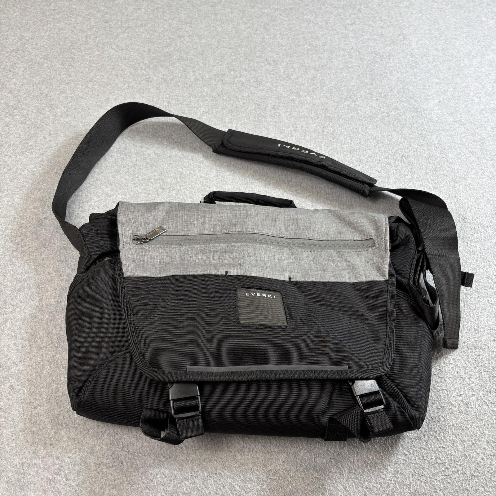 Everki ContemPRO Messenger Bag Black Nylon Laptop Work Brief