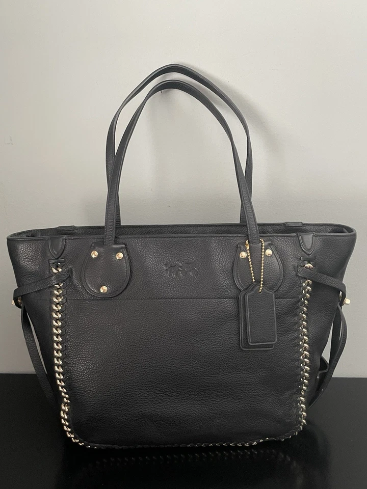 Bolso de Hombro COACH Whiplash Tatum Cuero Guijarro Negro/Cadena de Herrajes Dorados Foto 2 de 4