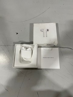 Apple AirPods 2nd Generation with Charging Case White used