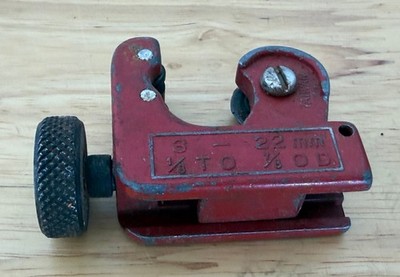 Compact Copper Tube Cutter   1/8'' to 7/8'' (3mm - 22mm)