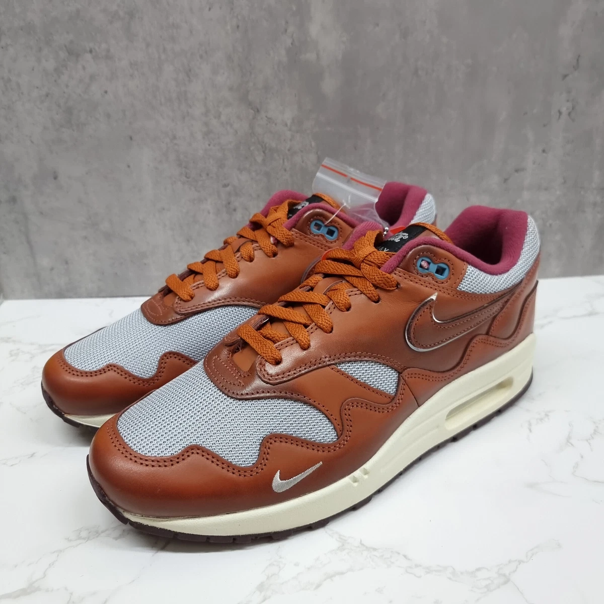 Patta trainers top