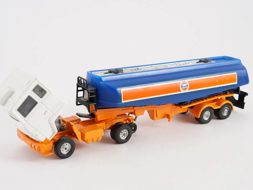 Corgi N° 1160 Camion Ford Cisterne GULF 1/43 - Immagine 2 di 4
