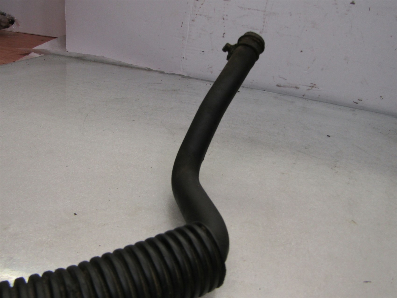 Nissan Patrol 3.0 Y61 9704 ZD30 diesel fuel tank filler pipe breather