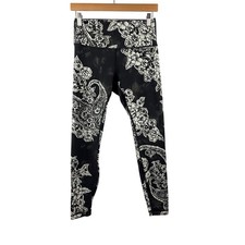 Women s LuluLemon Size 8 Black White Floral Sports Leggings