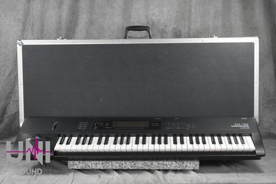 KORG 01/W Music Workstation synthesizer in Good condition.