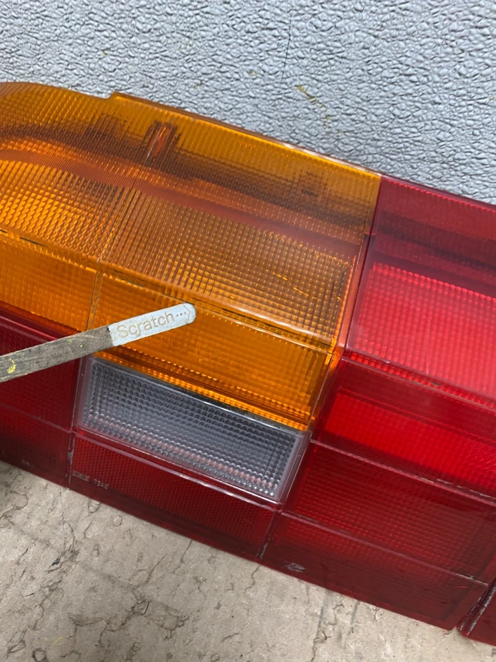 Luz trasera lateral izquierda Mercury Capri 1991-1993 U2300 DW Foto 4 de 4