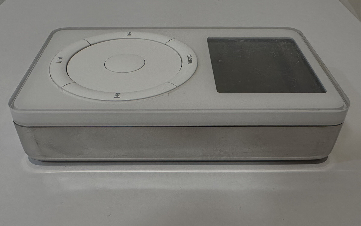 Apple iPod classic 2nd Generation White (20 GB) Works Great
