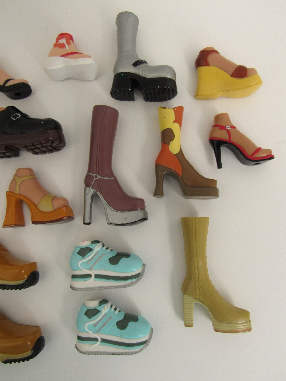 MIXED LOT OF (16) SINGLE AND (3) PAIRS MGA BRATZ DOLL SHOES & BOOTS eBay