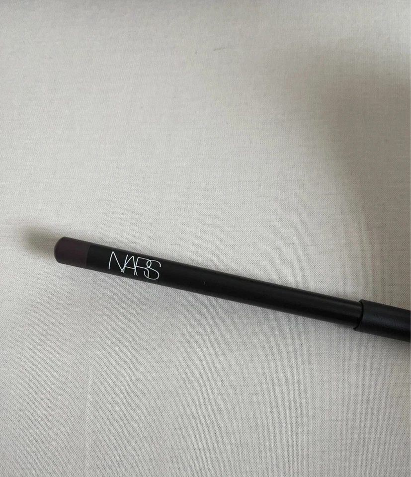 Nars precision lip liner cassis