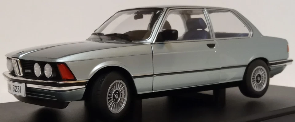 Solido 1/18 Scale -BMW 323i (E21) 1980 Metallic Sapphire Blue - Image 2 of 4