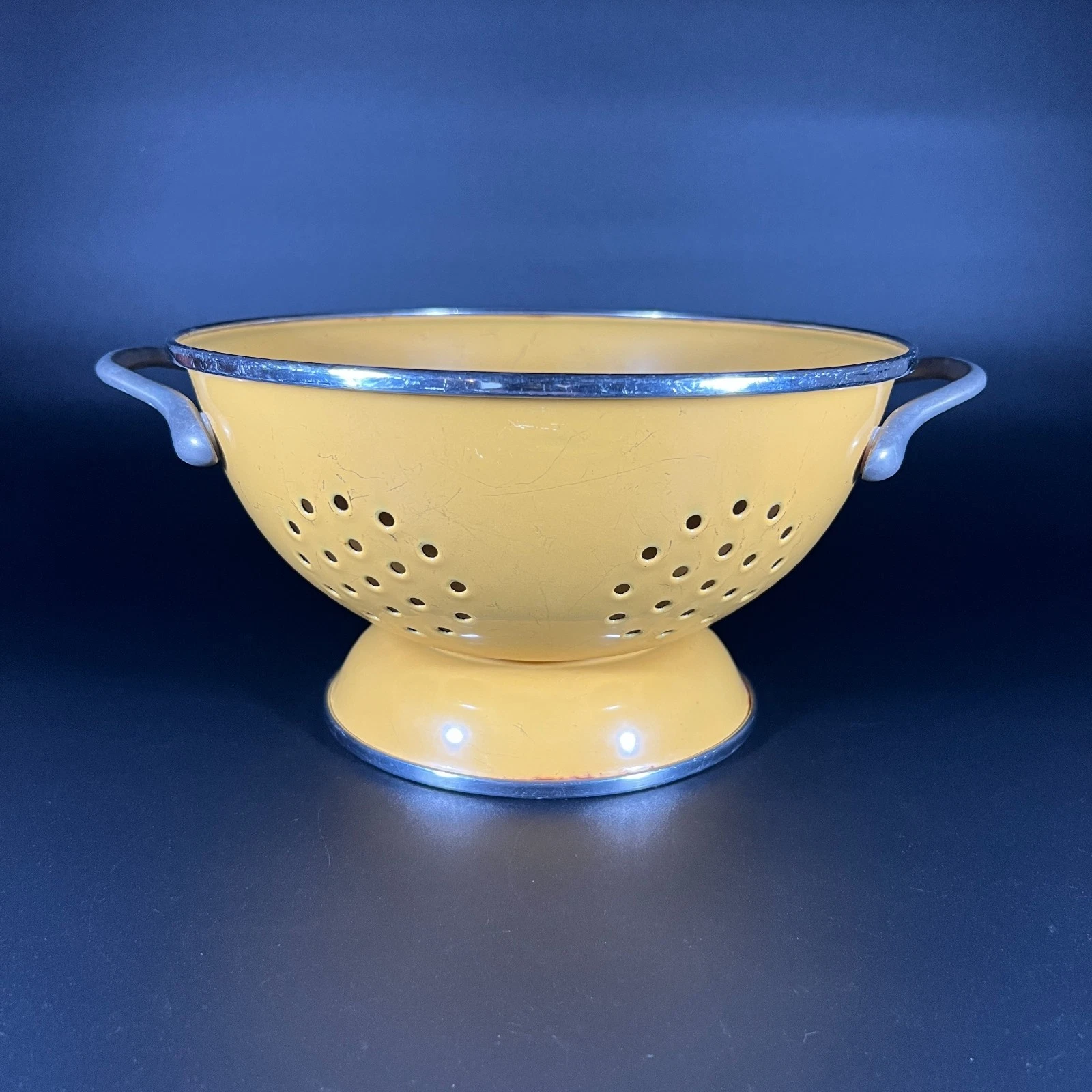 Vintage Yellow Enamel Colander with Silver Colored Trim - Mid-century Modern
Opens in a new window o