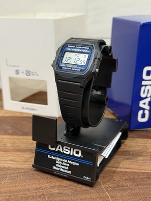 CASIO F-105W-1A Illuminator