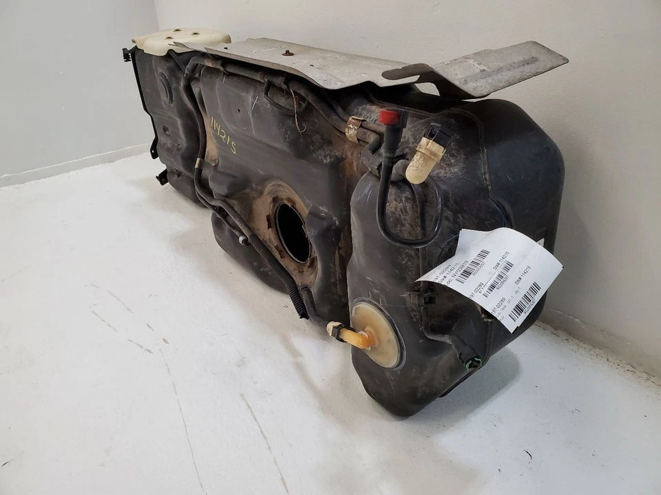 2015 - 2016 CADILLAC ESCALADE Fuel Tank  - Image 4 of 4