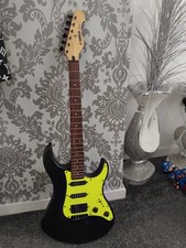 Yamaha EG112 Electric Guitar Gloss Black/White, 6-String