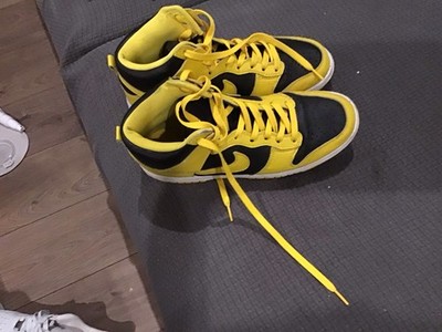 Nike Dunk High Sneaker in der Farbgebung Varsity Maize.Farbkombination: