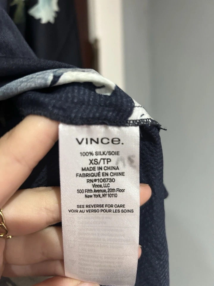 Vince дизайнерский темно-синий цветочный шелк блузка размер XS длинным рукавом - Изображение 3 из 3