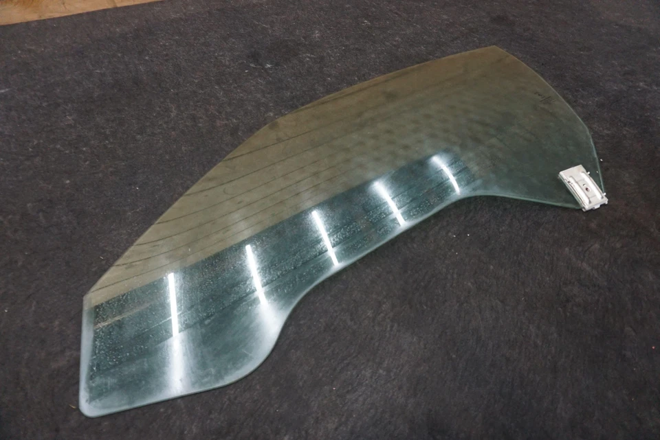 Vidrio ventana puerta conductor delantero izquierdo OEM 86774200 Ferrari California 2008-14 Foto 2 de 4