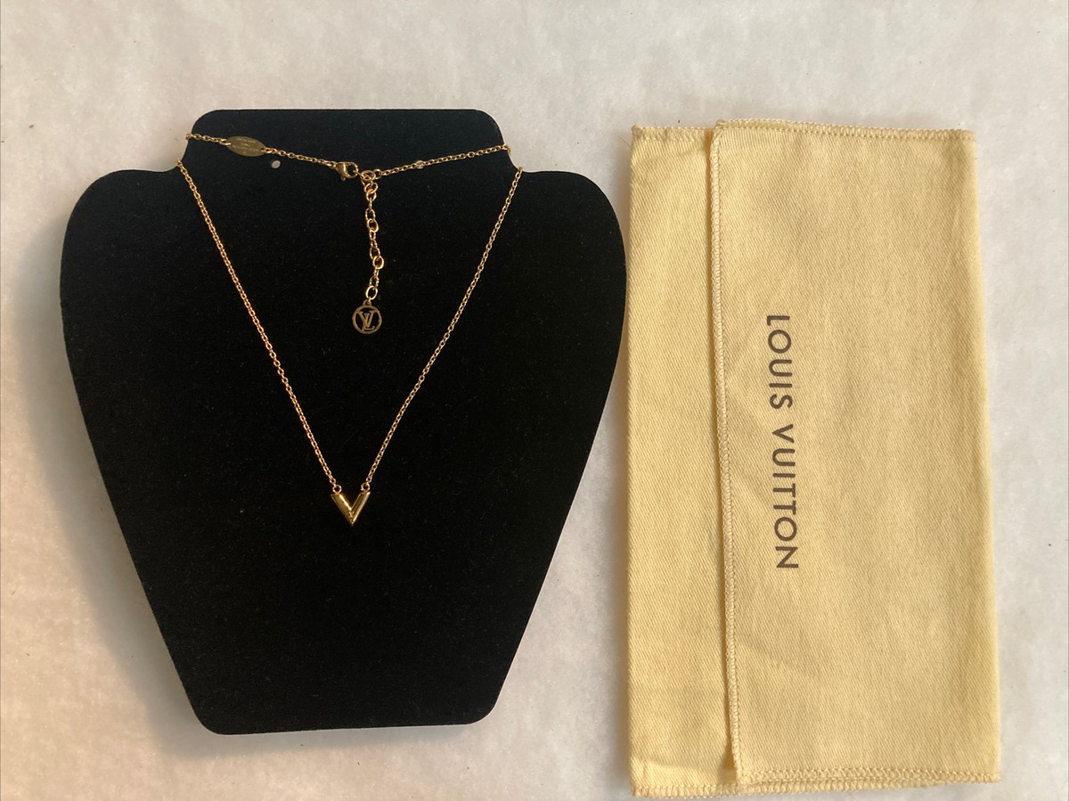 louis vuitton V pendant necklace gold