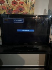 Samsung HD LCD 32" Television TV LN32D403 No Remote